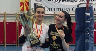 Info Shqip: Jonuzi dhe Rexhallari me Rabotniçkin fitojnë titullin e kampionit në volejboll