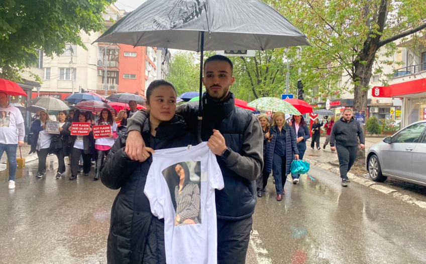 Marshit në Pejë për gratë e vrara i priu vajza e të ndjerës Gjyljeta Ukella