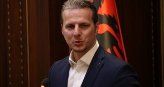 Info Shqip: A ishte flamuri kuqezi shkak për shkarkimin e kryetarit të Preshevës Shqiprim Arifi nga qeveria serbe? Zbardhen prapaskenat