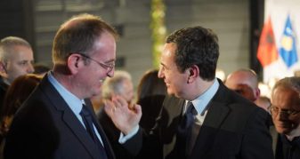 Info Shqip: Arben Taravari dhe Kryeministri Albin Kurti vizitojnë Zvicrën