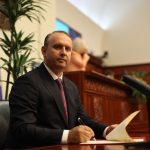 Gashi: Ndryshimet kushtetuese duhet të bëhen sa më parë, por jo në llogari të marrëdhënieve ndëretnike