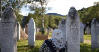 Info Shqip: Pse dhe për kë është e rëndësishme rezoluta për Srebrenicën?