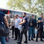 Gashi pret në stacion mërgimtarët që erdhën ta bëjnë ndryshimin me 8 maj