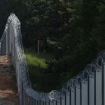 Polonia do të ndërtojë mure mbrojtëse në kufirin lindor me Bjellorusinë për t’u mbrojtur nga “lufta hibride”