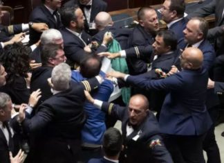 Grushta dhe shkelma, parlamenti italian kthehet në “arenë boksi”