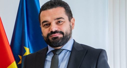 Info Shqip: Lloga me recital të Josif Bagerit: O, sa keq tash na turpnuet, se gjuhën e vet mohuet! Dhe serbishten zut të msoni!