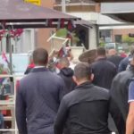 Përleshje mes tifozëve anglezë dhe atyre serbë, shkak janë bërë shqiptarët (VIDEO)