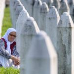 Politikanët shqiptarë përkujtojnë “Masakrën e Srebrenicës”