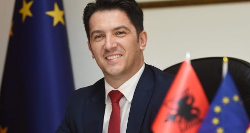 Info Shqip: Bekim Sali: Vepra, jo fjalë, zgjidhet përfundimisht çështja e statutit të UNT-së dhe themelohen tre fakultete të reja