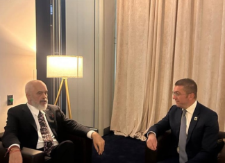 Mickoski takohet me Ramën