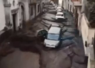 Rrugët kthehen në lumenj, Italia goditet nga moti i keq