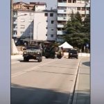 Çfarë po ndodh? ‘Blindohet’Ura e Ibrit me vetura të KFOR-it dhe EULEX-it