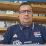 Gazetari nga Shqipëria me fanellë serbe në lidhje direkte në TV