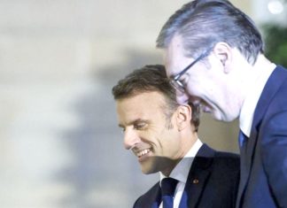 Franca largon Serbinë nga “orbita” ruse, Macron “ble” Vuçiçin me kontratën 3 miliardë euro, zbulohen premtimet