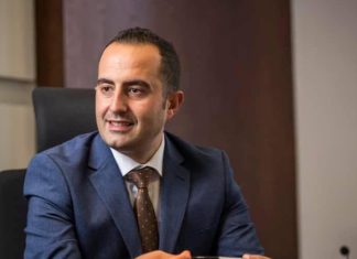 Shaqiri për librin e historisë: A jeni dakord që fëmija juaj të fillojë nesër mësimin me këtë kopertinë