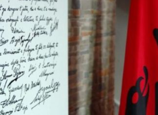 Shqipja rrezikon të mos jetë më gjuhë e dytë zyrtare në Maqedoninë e Veriut? Gjykata Kushtetuese do të vendosë në shtator