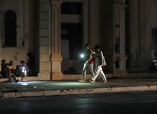 Kaos në Kubë, miliona njerëz pa energji elektrike, mbyllen shkollat dhe bizneset