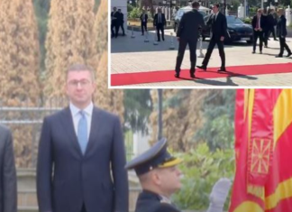 Për dallim nga pritja e Kurtit, Mickoski e priti Vuçeviqin në Shkup me nderime të larta shtetërore