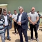 Ziadin Sela lideri i parë që viziton shqiptarët e Krushevës, del në mbrojtje të objektit shkollor