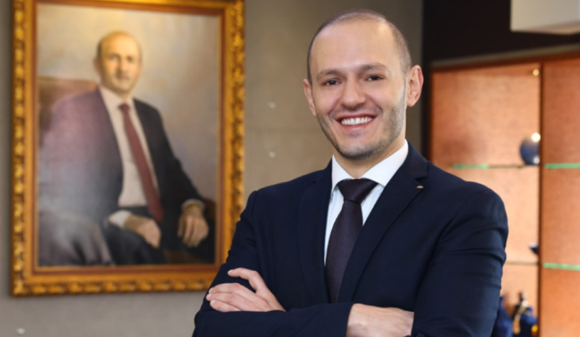 Bosi i “Pucko Petrol” në dasmë në Stamboll, kërkohet përgjegjësi nga gjykatësit se si u lejua!
