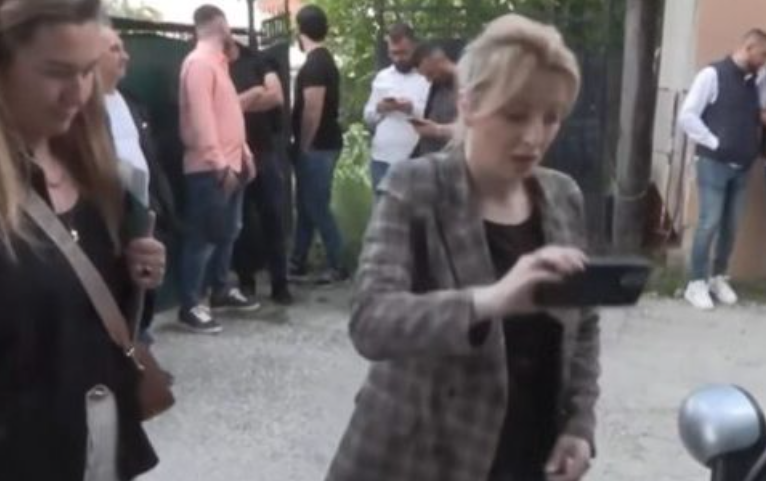 Danella Arsovska dhe ekipi i saj sulmohen fizikisht në Çair, përfundojnë në spitalin “8 Shtatori”