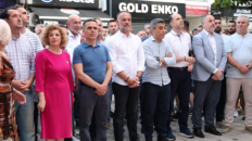 Info Shqip: Shtabi i hapur, kandidati Mendi Qyra nuk vjen – nis “çuditshëm” fushata e VLEN-it në Strugë