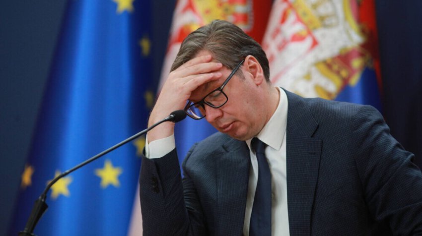 Vuçiq ankohet te ndërkombëtarët për urat në Mitrovicë