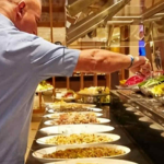 Info Shqip: S’ka më ‘ha e fut’ qyl për shqipot, Turqia mund të heqë bufetë ‘all inclusive’ në hotele