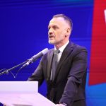 Arben Fetai i çon një porosi Maksim Dimitrievskit