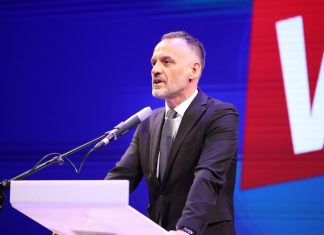 Arben Fetai i çon një porosi Maksim Dimitrievskit