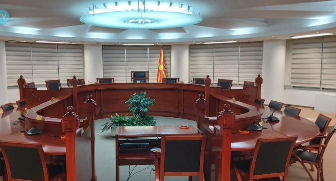 Mbetet vendimi i Qeverisë për këshilltarët , Gjykatësit Kushtetues me shumicë votuan kundër nismave
