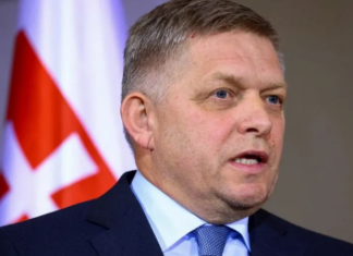 Sllovakia ndryshon Kushtetutën: Njihen vetëm dy gjini, mashkullore dhe femërore