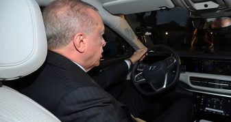 Info Shqip: Turqia sfidon Europën! Erdogan prezanton makinën që kap 100 km/h për 4.1 sekonda, tronditet industria automobilistike