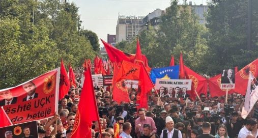 Info Shqip: 60 autobusë nga Kosova nisen drejt sheshit “Skënderbej” , kalimi në Rrugën e Kombit pa pagesë për 24 orë