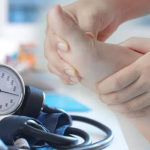 Presion i lartë i gjakut, ja cilat janë tre shenjat paralajmëruese