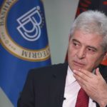 Fokus: Ahmeti lutet “derë më derë” për t’u kthyer në pushtet