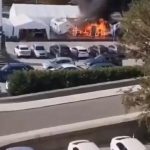 Info Shqip: Reagon autori për zjarrin përpara parlamentit serb: Më shqetësonin tendat, doja ta shkatërroja kampin