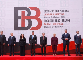 Vjosa Osmani: Vuçiqi tentoi ta prishte takimin me fyerje e arrogancë, iu kundërpërgjigjëm me argumente