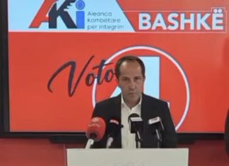 Arsim Dalipi i AKI-së keqpërdor shkollat dhe nxënësit në kohë fushate!