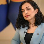 Vjosa Osmani i reagon Vuçiqit: Beson se mund të kërcënojë Turqinë ashtu siç kërcënon vendet fqinje