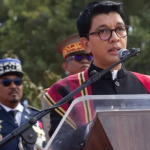 Rinia në protestë! Presidenti i vendit largohet nga vendi pas tubimit, do mbante fjalim por u arratis me aeroplan