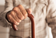 E rëndë! Djali vret me bastun babanë, ja çfarë dyshohet