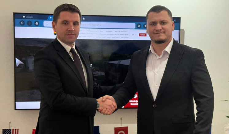 Daut Beqiri merr detyrën e kryetarit  Me punë të ndershme  Haraçina drejt zhvillimit