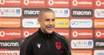 Info Shqip: I mundëm në shtëpinë e tyre! Sylvinho: Jam krenar për lojtarët e mi