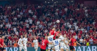Info Shqip: Gjyqtari i finales së Ligës së Kampionëve do të ndajë drejtësinë në sfidën Serbi – Shqipëri