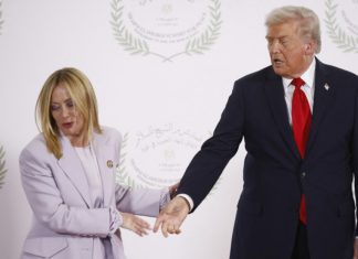 “S’do të guxoja ta thoja në Amerikë!”, Skenë e papritur në Samitin për Gazën, ja çfarë i thotë Trump Melonit