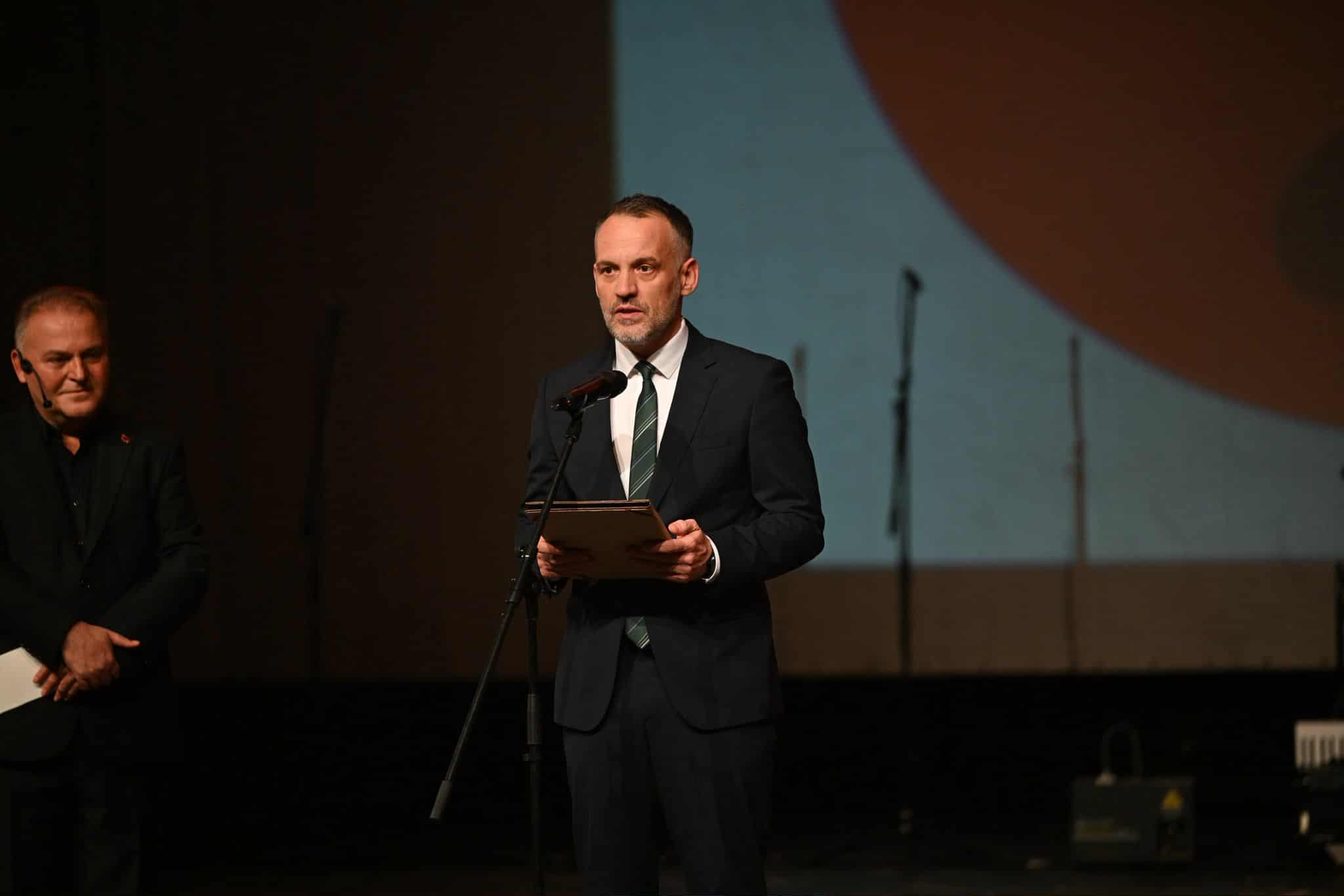 Fetai  Gjuha shqipe mbetet elementi ynë më i fortë i vetëdijes kombëtare