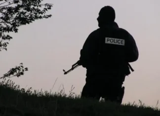 Zbulohen uniforma ushtarake serbe dhe predha në veri të vendit