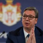 Opozita në Serbi kërkon hetim dhe ndëshkim për Vuçiqin