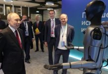 Roboti vallëzon përballë Putinit (VIDEO)